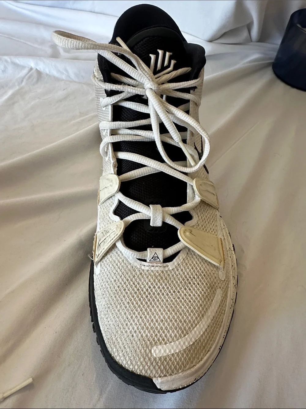 Nike Cream and Black Women's Training Sneakers